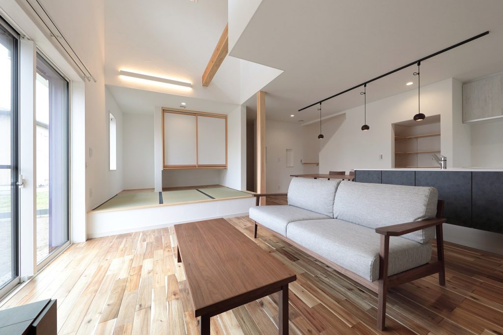 小上がり畳とオープンキッチンの家 施工事例 デザイン住宅 群馬 高崎 前橋 のハウスメーカー 四季の住まい